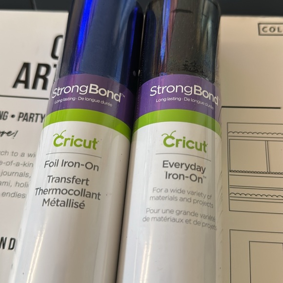 Cricut Strong Bond Everyday Iron-On 12” X 24” Royal Blue & Black - Picture 2 of 4